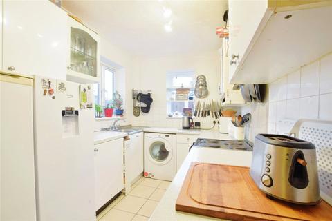 3 bedroom semi-detached house for sale - Adelaide Drive, Colchester, Essex, CO2