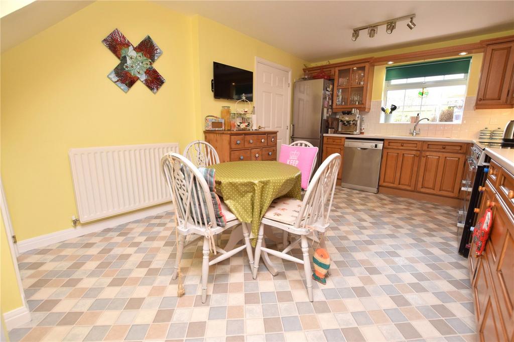 Herbert Close, Sudbury, Suffolk, CO10 5 bed detached house for sale £