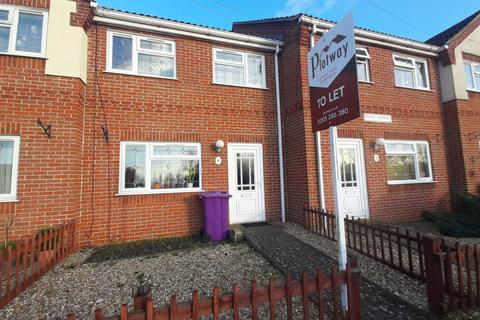 3 bedroom terraced house to rent, Hessle Gardens, Boston PE21 8HB