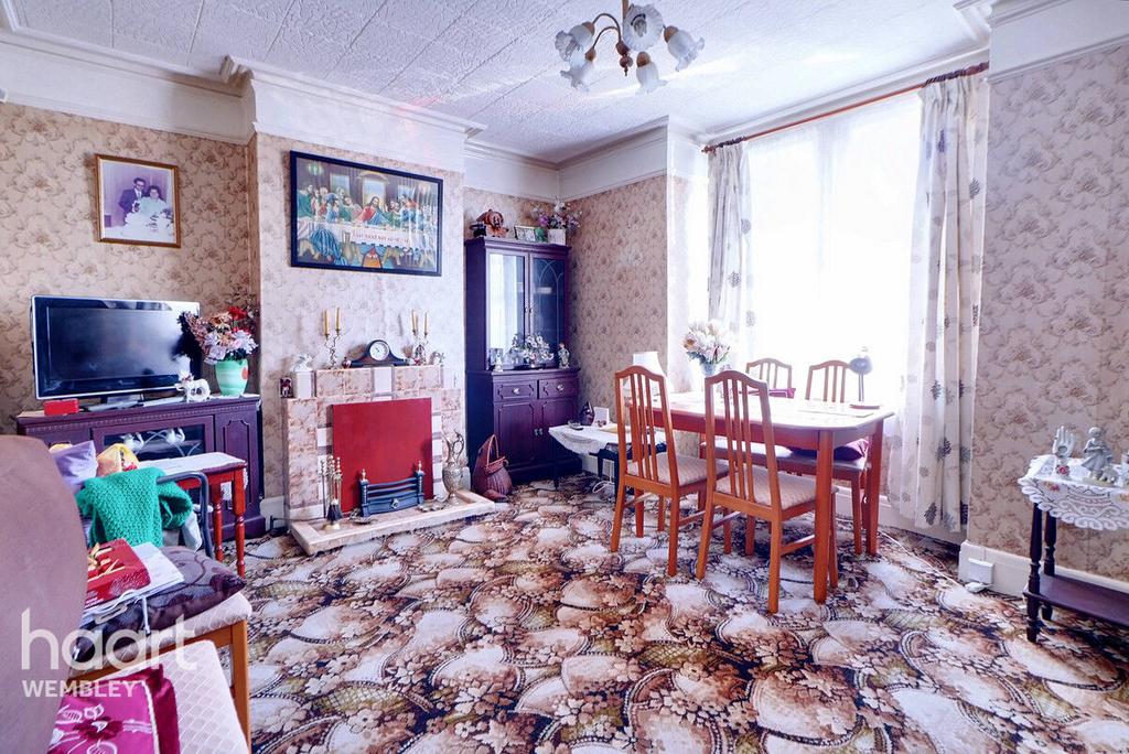 North Wembley 2 bed semidetached house for sale £425,000