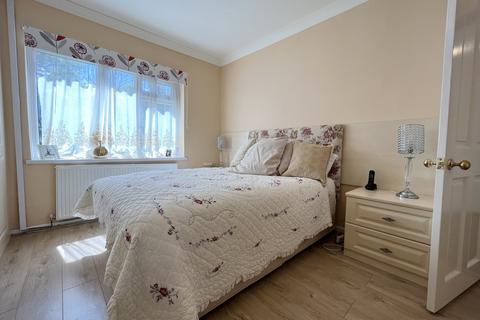 Ty Newydd Middle Row, Cwmpennar, Mountain Ash, CF45 4DN