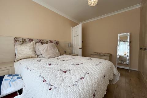 Ty Newydd Middle Row, Cwmpennar, Mountain Ash, CF45 4DN