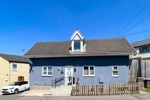 3 bedroom detached house for sale, Cefnpennar Road, Aberdare CF44