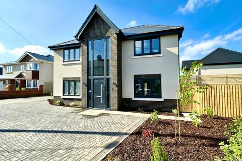 4 bedroom detached house for sale, Llwydcoed Road, Aberdare CF44