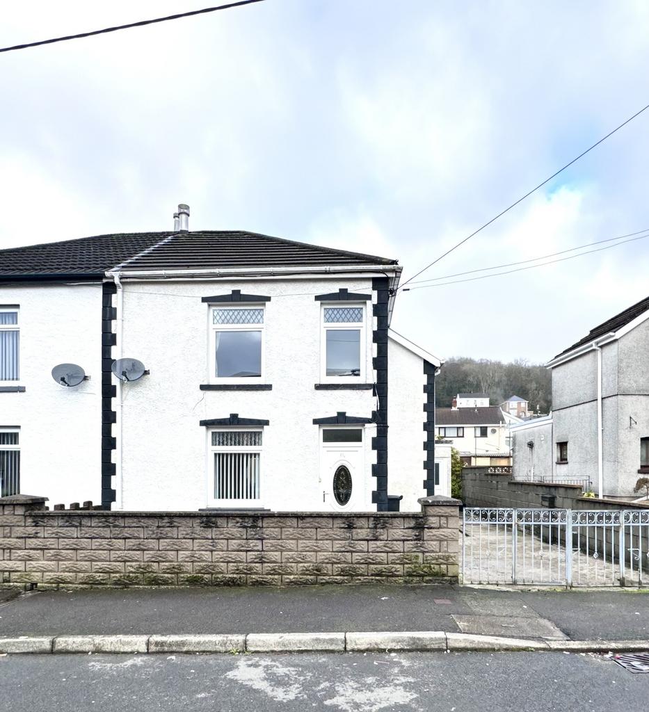 Glynneath SA11 3 bed semidetached house for sale £169,995