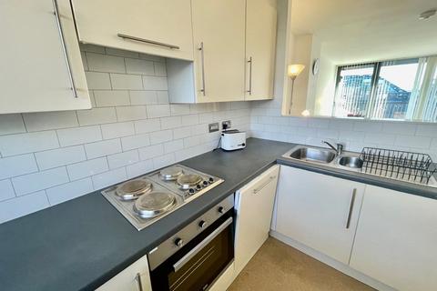 2 bedroom flat to rent, Crown Street, Leeds, LS2