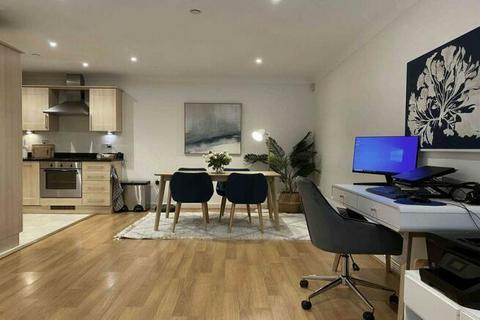2 bedroom apartment for sale - Leret Way, Leatherhead, Surrey, KT22