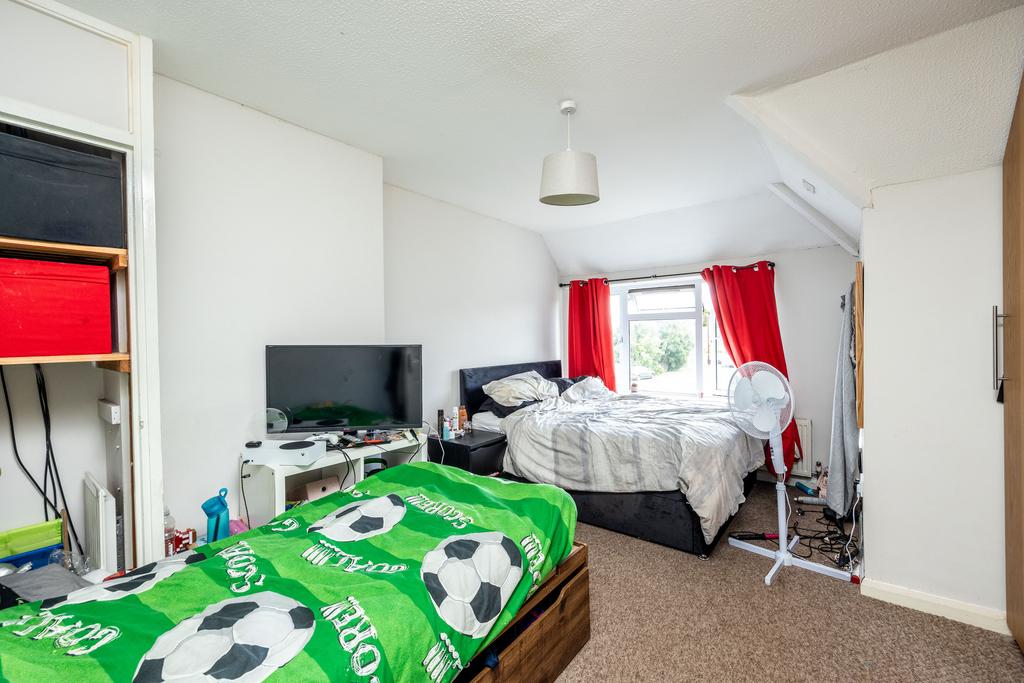 23 Buckingham Road, MK18 2 QA-13