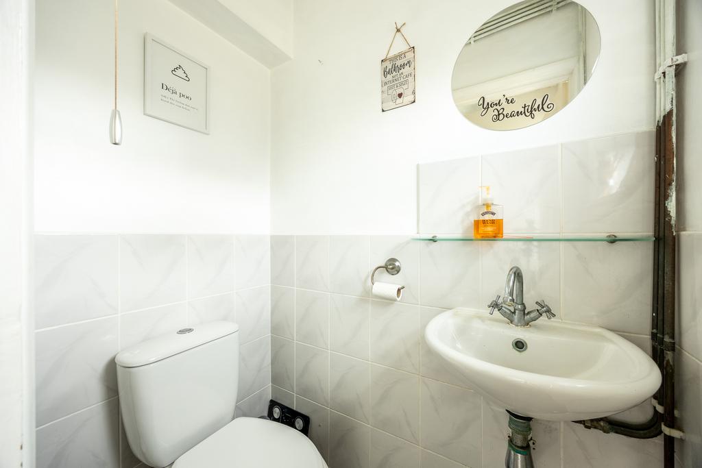 23 Buckingham Road, MK18 2 QA-9