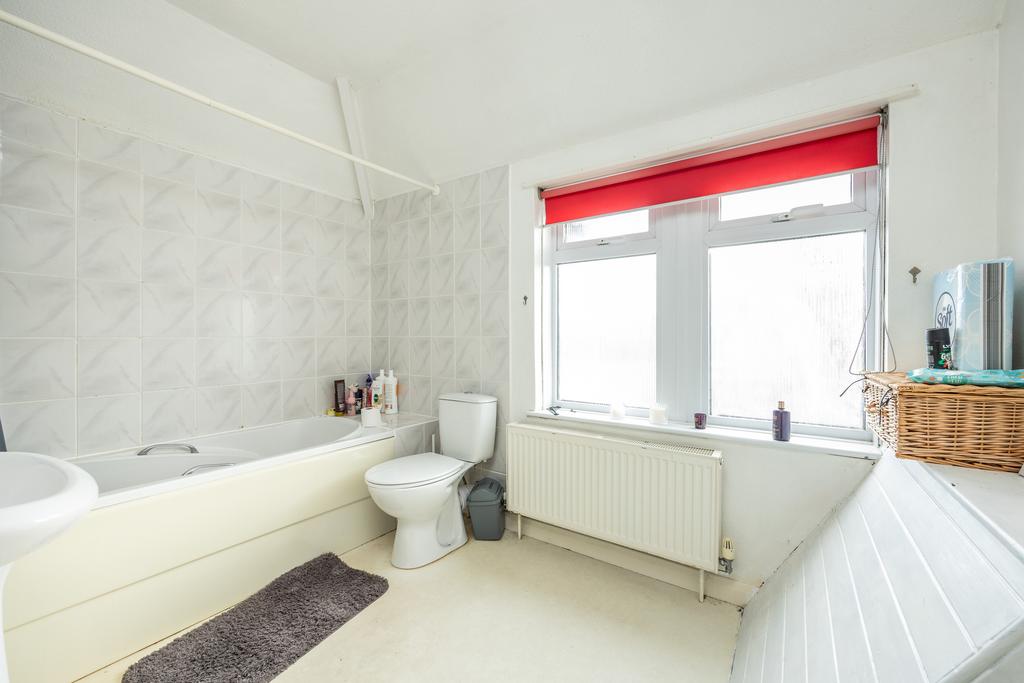 23 Buckingham Road, MK18 2 QA-10