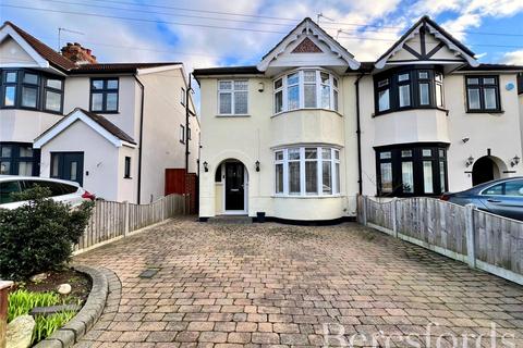 67 Kenilworth Gardens, Hornchurch, RM12 4SF