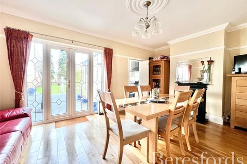 67 Kenilworth Gardens, Hornchurch, RM12 4SF