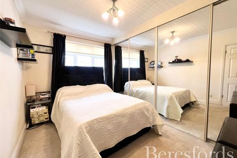 67 Kenilworth Gardens, Hornchurch, RM12 4SF
