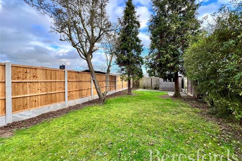 67 Kenilworth Gardens, Hornchurch, RM12 4SF