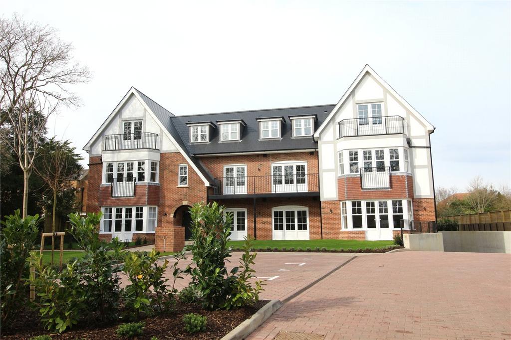 Chewton Farm Road, Highcliffe, Dorset, BH23 2 bed penthouse for sale