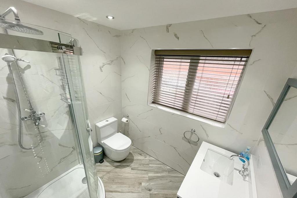 Shower Room (2)