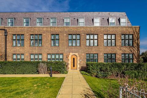 3 bedroom flat for sale, Metropolitan Crescent, London, SW4