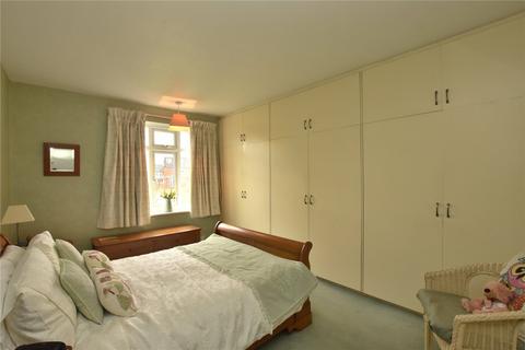3 bedroom semi-detached house for sale, Kingswood Crescent, Leeds, West Yorkshire