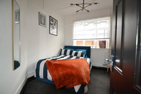 1 bedroom flat to rent, Whitton Dene, Isleworth