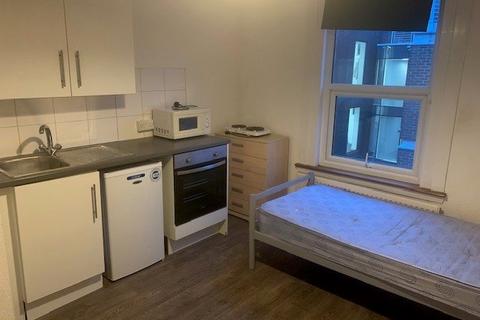 Studio to rent, Ballards Lane, Finchley Central N3