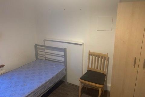 Studio to rent, Ballards Lane, Finchley Central N3