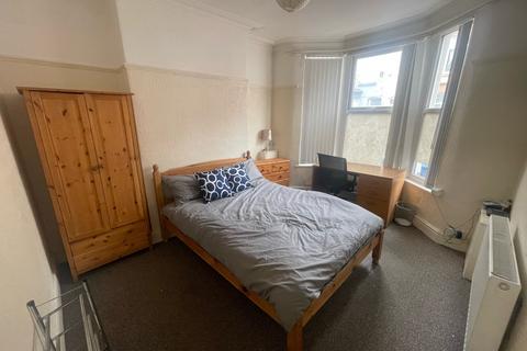 3 bedroom terraced house for sale - Romer Road, Kensington, Liverpool, L6