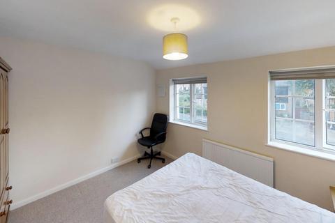 1 bedroom in a house share to rent - Cabell Road, Westborough, GU2