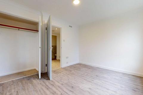 3 bedroom flat for sale, Maresfield, Croydon, Surrey(Sutton)