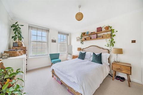 39 Parkside, London, SE3 7QG