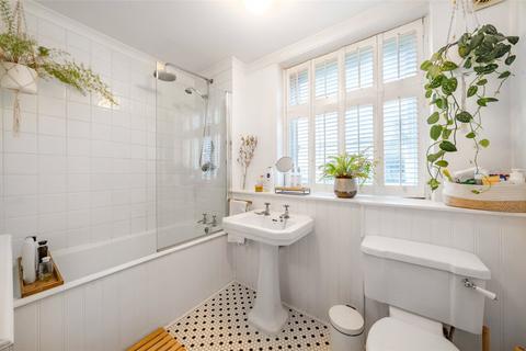 39 Parkside, London, SE3 7QG