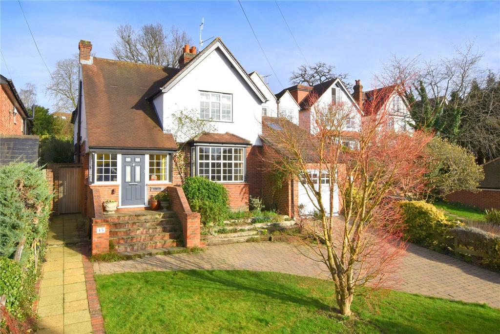 Leigh Road, Cobham, KT11 3 bed detached house for sale £1,295,000