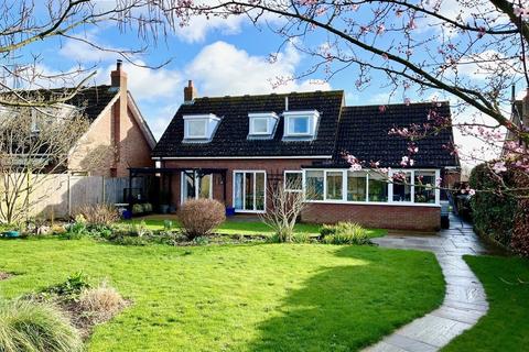 3 bedroom detached house for sale - Benhall