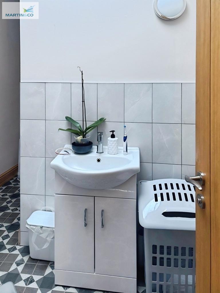 Abd54a81-BATHROOM 202 (1)