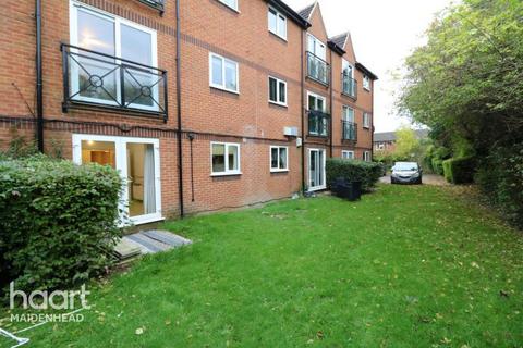 2 bedroom apartment to rent, Littlebrook Avenue, Slough