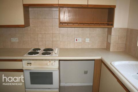 2 bedroom apartment to rent, Littlebrook Avenue, Slough