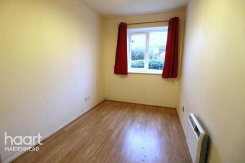 2 bedroom apartment to rent, Littlebrook Avenue, Slough