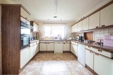 4 bedroom detached bungalow for sale, Harefield Rise, Cambridge CB21