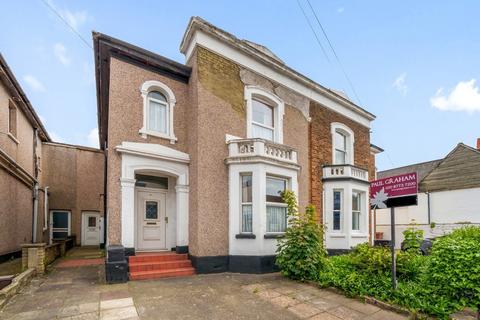 28 West Street, Carshalton, SM5 2QG