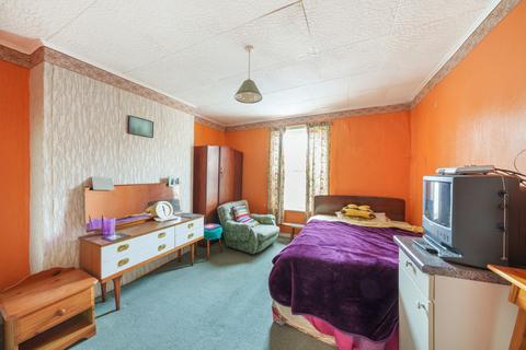 28 West Street, Carshalton, SM5 2QG