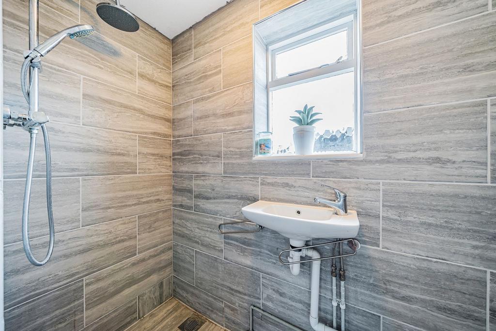Shower Room (1)