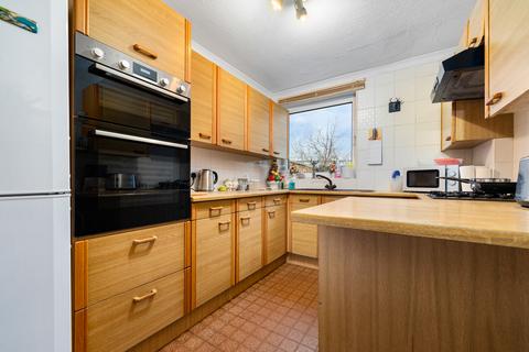 2 bedroom ground floor flat for sale - Celyn Avenue, Cardiff