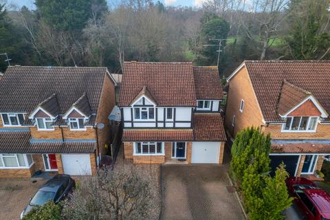 4 bedroom detached house for sale - Merryweather Close, Finchampstead