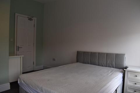 4 bedroom terraced house to rent, Grange Street, Salford