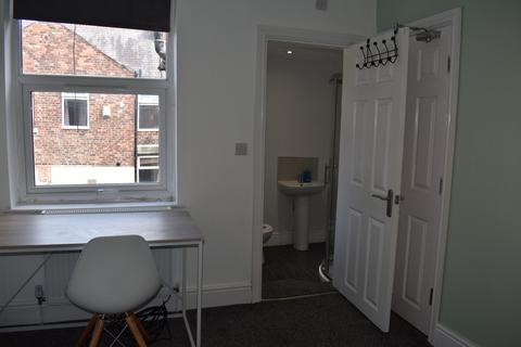 4 bedroom terraced house to rent, Grange Street, Salford