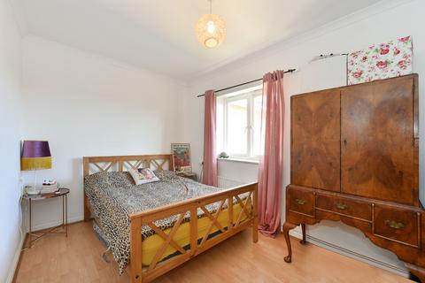 1 bedroom apartment for sale, Eastway, London E9