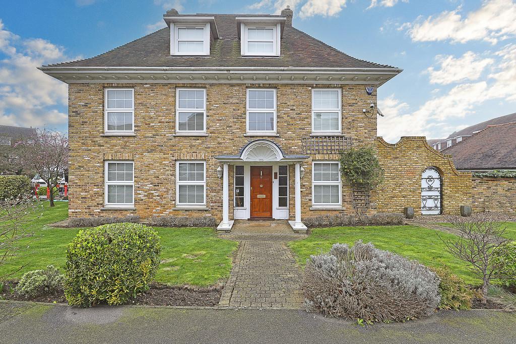 Theydon Grove, Epping 5 bed detached house £1,150,000