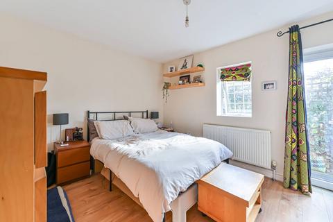 2 bedroom maisonette for sale, Denison Road, Colliers Wood, London, SW19