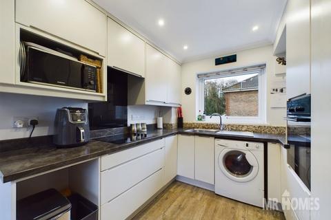 8 Bankside Close, Thornhill, Cardiff, CF14 9EQ