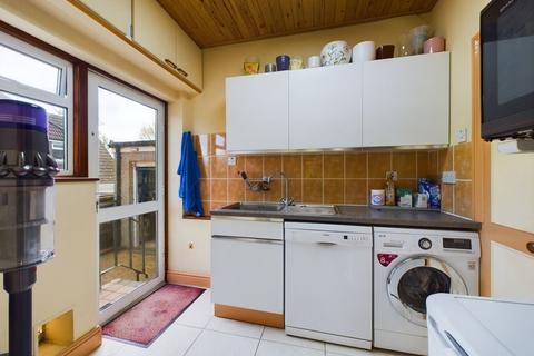3 Heathway, Chaldon, Caterham, CR3 5DN