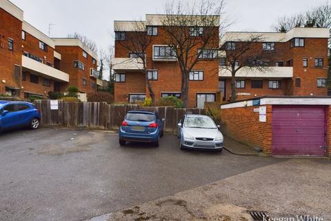 2 bedroom maisonette for sale - London Road, High Wycombe